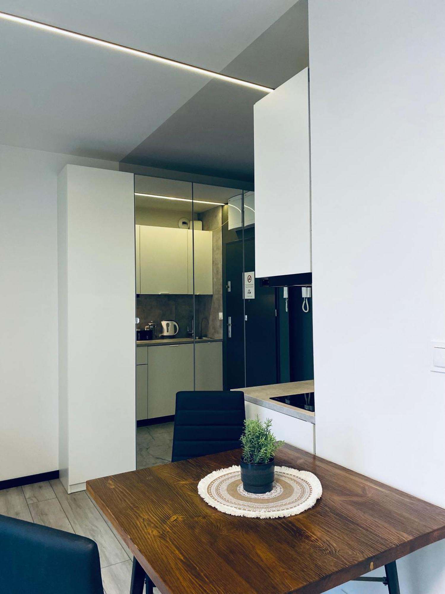Enes Apartments Legnicka Street 59D ヴロツワフ エクステリア 写真